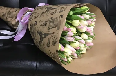 Букет цветов дома на столе (76 фото)