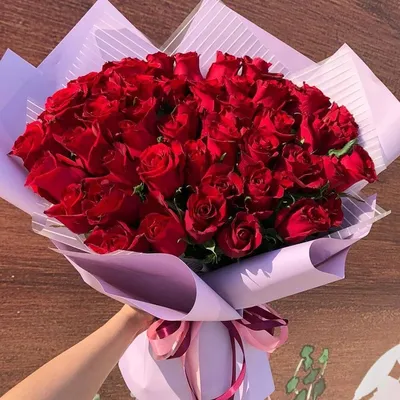 Шикарный букет из красных, бархатных роз - беспроигрышный вариант для  признания в любви❤❤❤. … | Букет из роз, Цветок, Красные розы