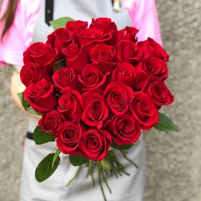 25 красных роз - купить букеты в Москве с доставкой на дом, La Bouquet
