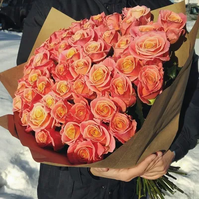 Фото букета роз в руках: выберите размер