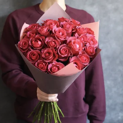 Фотография букета роз в руках: создайте атмосферу любви
