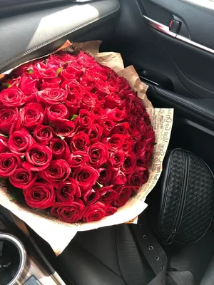 Букет роз в руках: создайте романтическое настроение