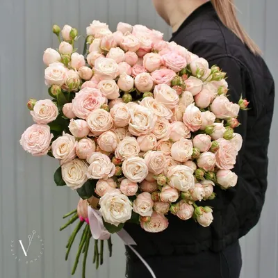 Розовые розы купить в Москве ✿ Заказать букеты розовых роз недорого в  интернет-магазине с доставкой