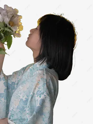 Фото рук с букетом цветов на свадьбе