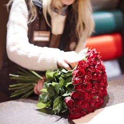 Фото букета цветов в руках: красивый букет на фотографии