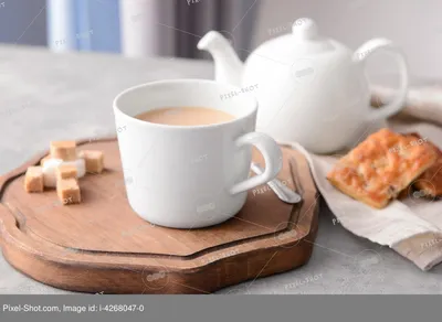 Чашка чая и чайник с красными сердцами в дне зимы морозном Стоковое Фото -  изображение насчитывающей влюбленность, заморозок: 37143920