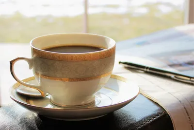 Зимний дом чашка кофе на столе …» — создано в Шедевруме