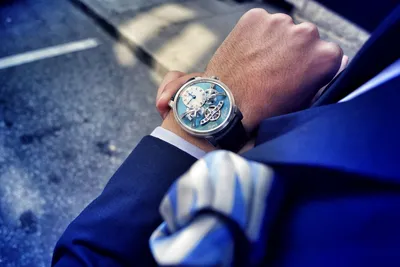 Фото мужской руки с часами: идеальное изображение в формате WebP