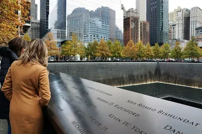 В Нью-Йорке зажглись два столба света в память о жертвах 11 сентября -  Российская газета