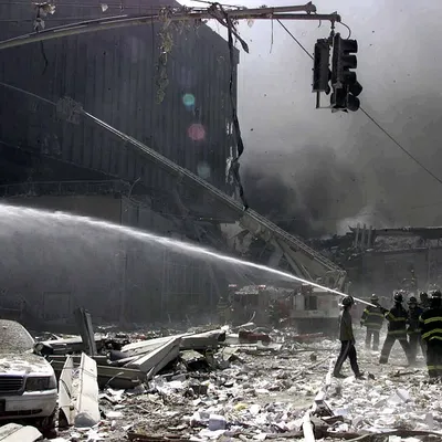 Теракт 11 сентября 2001 года в США: фото и видео падения башен-близнецов в  Нью-Йорке, хроника событий - 11 сентября 2020 - 29.ру