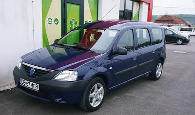 Dacia Logan MCV 1.5 dCi Lauréate, model year 2008-, anthracite, driving,  diagonal from the front, frontal view, test track Stock Photo - Alamy