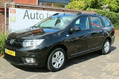 Dacia Logan MCV 1.5 dCi Lauréate, model year 2008-, anthracite, driving,  diagonal from the front, country road Stock Photo - Alamy