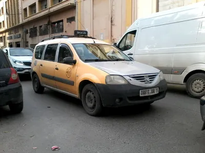 2017 Dacia Logan-MCV Laureate 5 Door Wagon Angular Rear Car Pictures |  izmostock