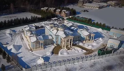 Уникальное ВИДЕО дачи Медведева: лыжная трасса, бассейны и \"домик для  уточки\" - Tchk.lv