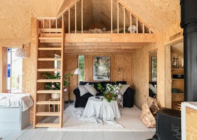 Традиционный снаружи, неожиданный внутри: дачный домик в Швеции 〛 ◾ Фото ◾  Идеи ◾ Дизайн