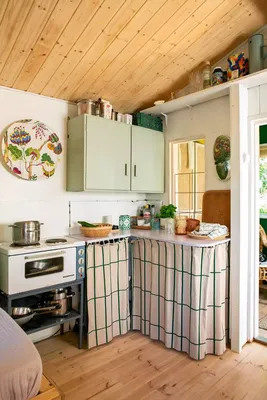 Маленький дачный домик с оригинальными окнами в Швеции 〛 ◾ Фото ◾ Идеи ◾  Дизайн