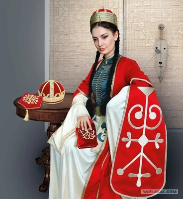 В Дагестане модельеры возродили традиционные костюмы горцев и горянок -  Российская газета