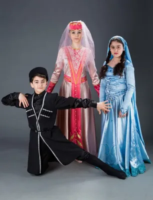 14 традиционных национальных костюмов разных народов. ФОТО