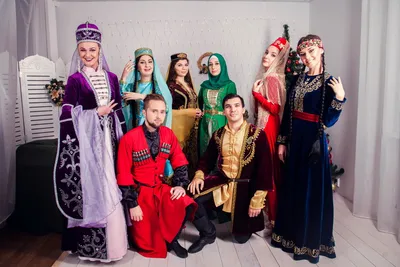 Певицы в национальном костюме от республики Дагестана Редакционное Стоковое  Фото - изображение насчитывающей костюм, картина: 104551338
