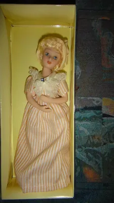 Фарфоровая кукла \"Дамы эпохи\" №17 — купить в Москве. Куклы на  интернет-аукционе Au.ru