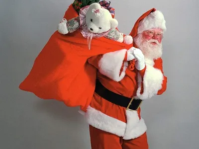 Фото Дед Мороз с мешком подарков среди заснеженных елей, by Eldar Zakirov