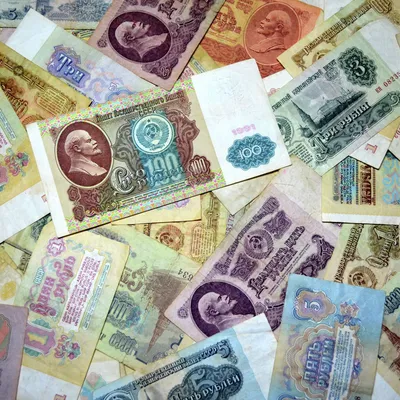 Как отличить фальшивые деньги без специальных приборов - Российская газета