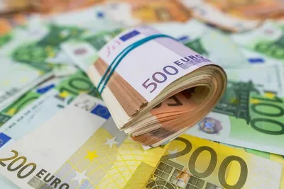 Куча Денег Евро Банкноты Банкнот Евро Деньги Из Европы — стоковые  фотографии и другие картинки 100 - iStock