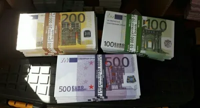 деньги руки евро женские стоковое изображение. изображение насчитывающей  европейско - 56986587
