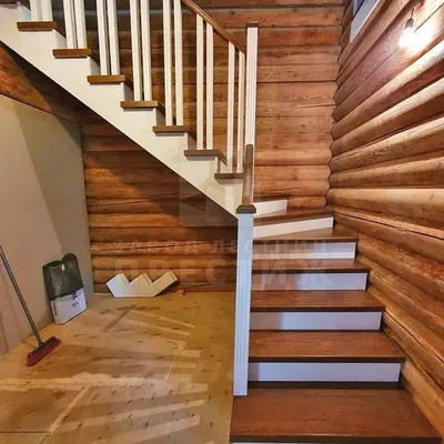 Деревянная лестница с поворотом из лиственницы ЛС-1210 - купить в  Санкт-Петербурге, цена от 281000 руб.