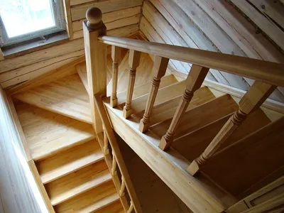 Лестница в деревянном доме: варианты и образцы лестниц внутри частного дома  из дерева