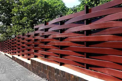 Как покрасить деревянный забор надолго? | Блог Монолит-Забор