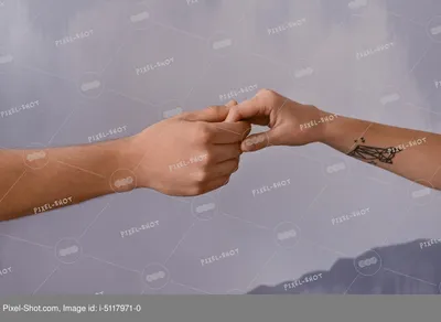 Две руки, одно сердце: фото для скачивания в JPG