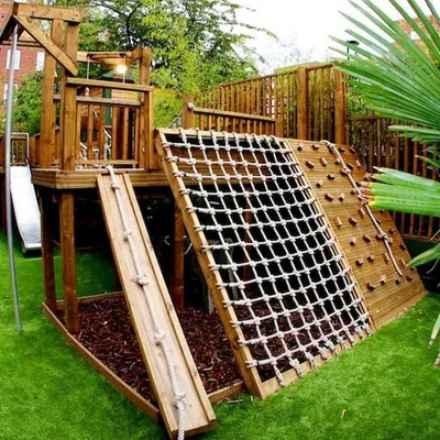 Детская площадка своими руками — 20 идей для дачи | Backyard playground,  Tree house diy, Tree house plans