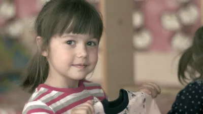 Забрать ребенка просто\" – как дети попадают в приюты при живых родителях -  BBC News Русская служба