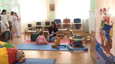 В Запорожском детском доме растет девочка, брошенная суррогатной матерью и  родителями из США, — ВИДЕО | Первый запорожский
