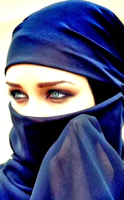 Впервые посланницей линии косметики стала девушка в хиджабе | WMJ.ru
