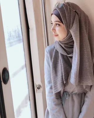 Девушка в хиджабе» — создано в Шедевруме