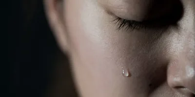 Девушка Плачет Слезами Щеке Катится Вниз стоковое фото ©eric1513 224658128