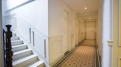 Интерьер холла в частном доме с лестницей, фото, цена, видео.