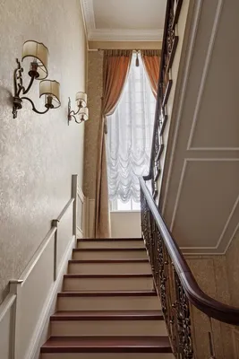 Как выбрать шторы на лестницу в частном доме – фото, рекомендации