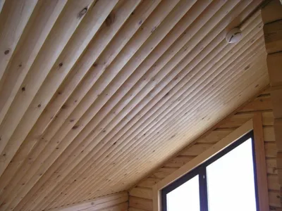Белый потолок в деревянном доме | Смотреть 89 идеи на фото бесплатно