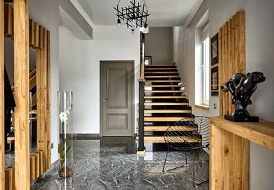 Лестница в прихожей в частном доме на второй этаж | Градиус