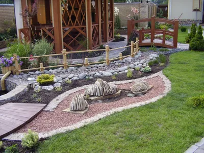 Дизайн сада вокруг дома утеса Стоковое Изображение - изображение  насчитывающей засажено, природа: 71832931