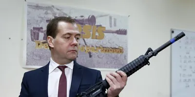 Медведев предупредил, что в случае мировой войны «уж точно — все в труху» —  РБК