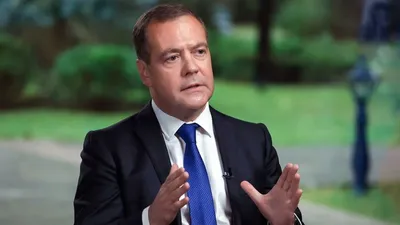 Медведев предложил не пускать «предателей» в Россию и лишить их заработка —  РБК