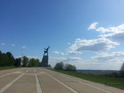 Фото: Въездная стела Город Дмитров, жанровая скульптура, Московская  область, 46К-0441 — Яндекс Карты