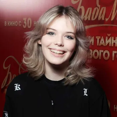 Невероятная красавица: 16-летняя дочь Александра Абдулова впервые вышла в  свет - Вокруг ТВ.