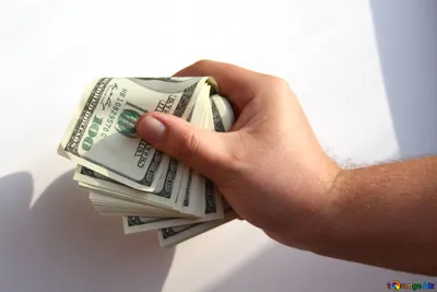 PNG изображение рук с деньгами