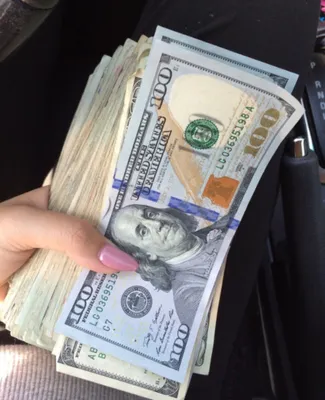 Скачать изображение рук с деньгами в формате JPG