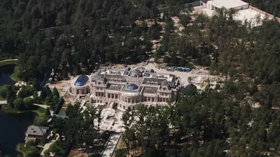 Дворец в Плютах и не только: вся шикарная недвижимость Рината Ахметова